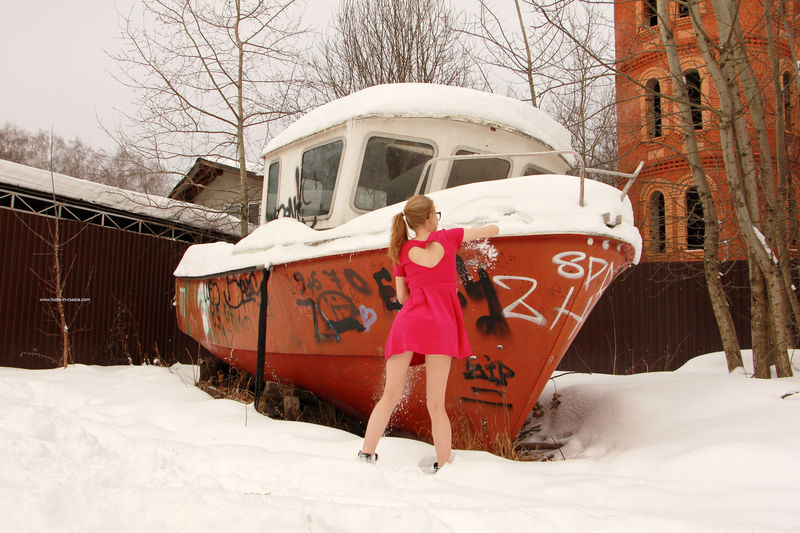 Русские снежные сестры, раздеваться догола зимой - это действительно увлекательно