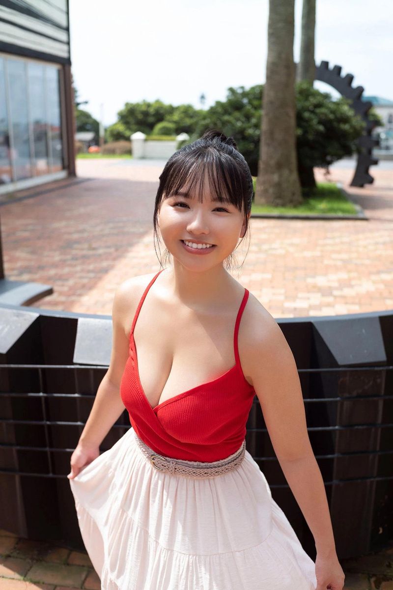 [Benxi Youba] Fair-skinned girl with beautiful breasts takes a photo shoot, revealing her graceful figure