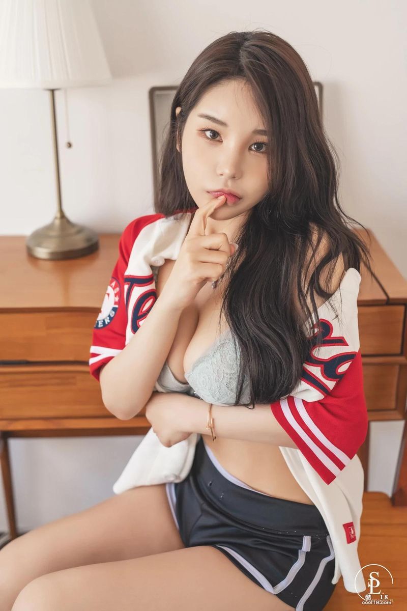 [Zzyuri 쮸리] Korean beauty’s unscientific figure makes people fall in love instantly