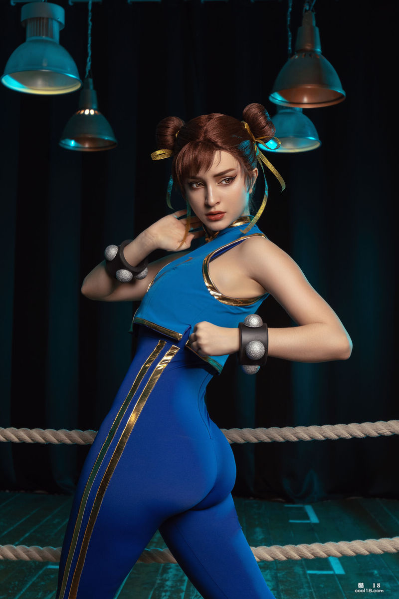 [Role Play] Chun-Li takes off her clothes after exercising