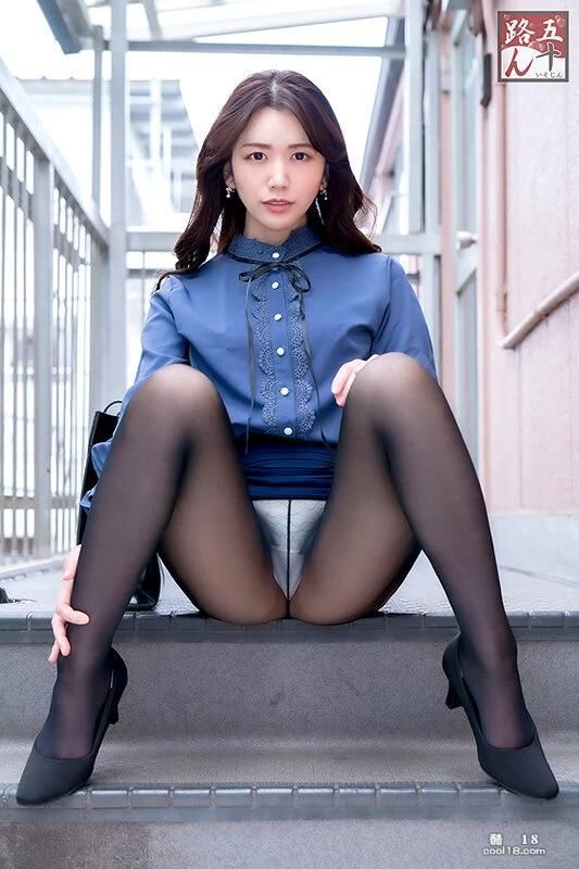 Togawa Nami-Beautiful wife afternoon perverted black stockings club