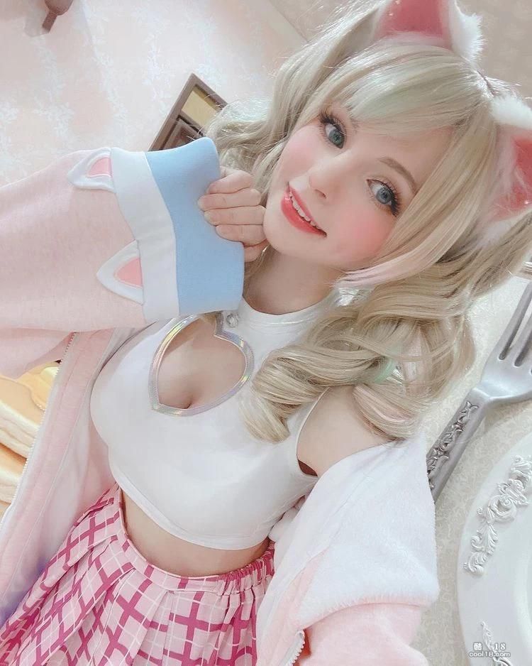 The beautiful Irish girl PeachMilky has good looks and an ethereal temperament, restoring her cuteness to a two-dimensional girl!
