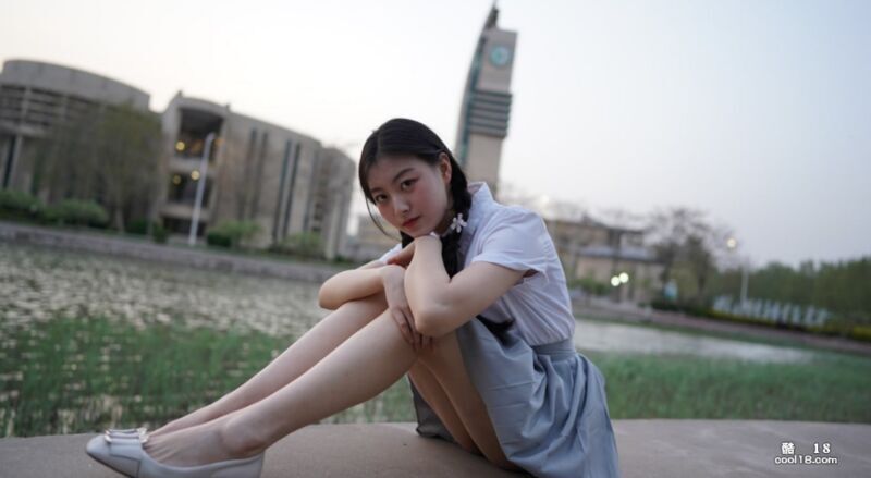 Cui Jie of the Civil Aviation University of China was kept by a rich man and it was revealed that she has good oral skills and moans well, showing her face perfectly