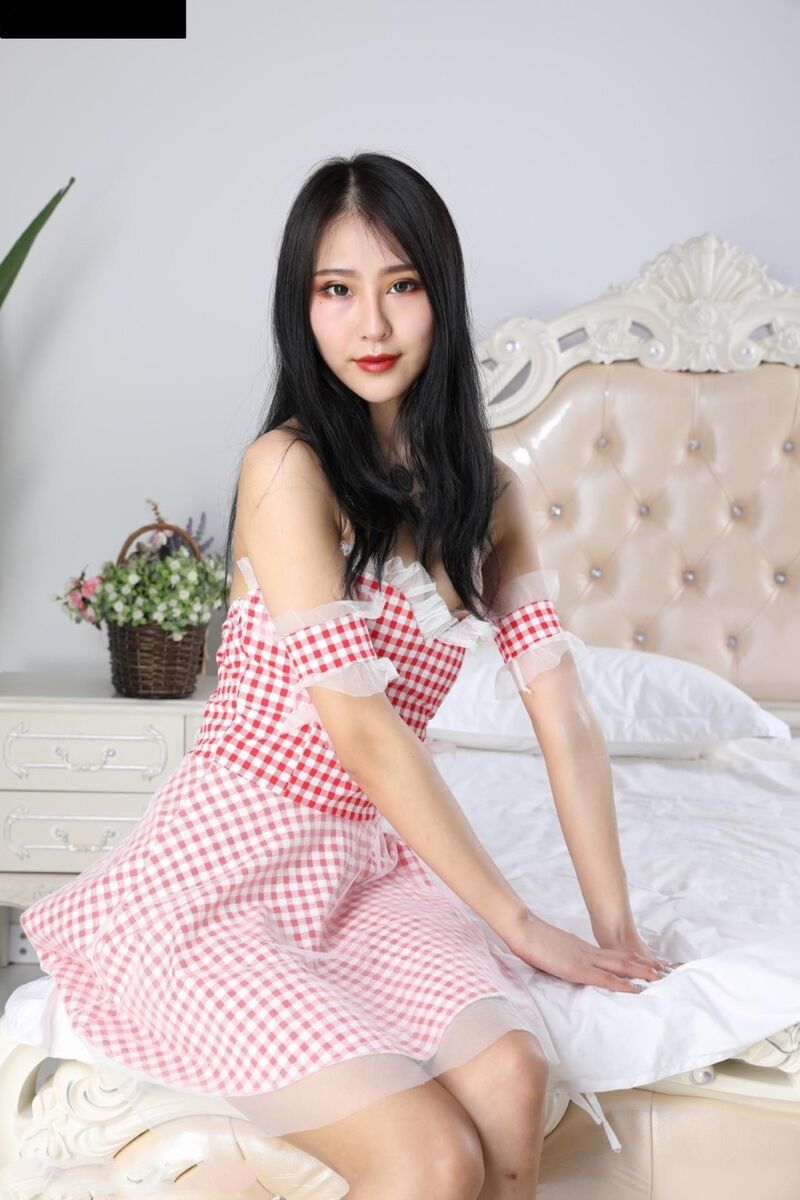 cool18.com 三位艺校毕业小姐姐私拍：喏闵之【粉裙篇（唯美版）】【86P】