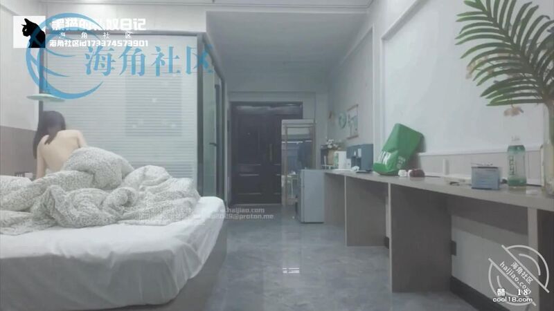 白嫩母狗屁眼插着肛门塞全棵拿外卖之后被主人深喉后入打桩式抽插